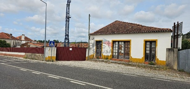 Armazém à venda em Alcobaça e Vestiaria