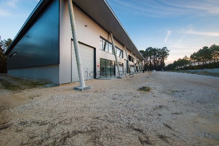 Armazém à venda em Maceira