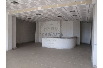 Arrendamento de espaço comercial no Largo da Estrada Nacional