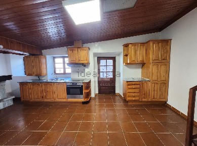 Arrendamento de apartamento T3 na Rua Mousinho de Albuquerque