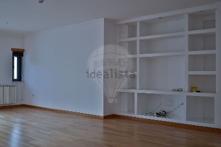 Arrendamento de apartamento T3 na Rua Daniel Comboni