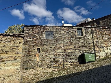 Armazém à venda em Casal de Loivos