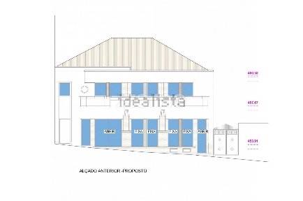 Espaço comercial à venda no Largo do Pioledo s/n