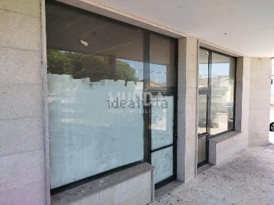 Espaço comercial à venda na Rua António Ribeiro de Carvalho