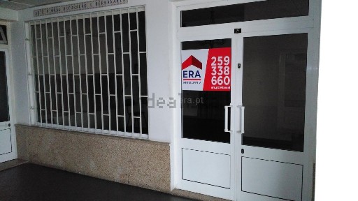 Espaço comercial ou armazém à venda em Vila Real