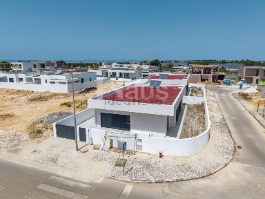 Moradia independente à venda na Olhos de Água - Brejos Carreteiros