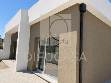 Moradia independente à venda na Quinta da Lobateira