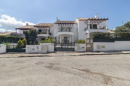 Castelo (Sesimbra), Corredoura - Santana, Rua Casais da Raposa