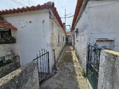 Moradia independente à venda na Rua de Alcaniça