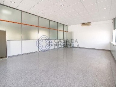 Arrendamento de escritório na Rua Urbanização Nova de Vilares s/n