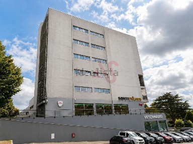 Arrendamento de escritório na Rua Professor Correia de Sá, 38