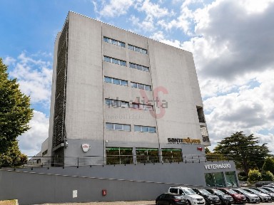Arrendamento de escritório na Rua Professor Correia de Sá, 38