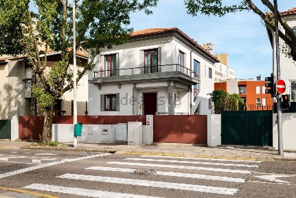 Arrendamento de escritório na Rua de Domingos Sequeira, 178