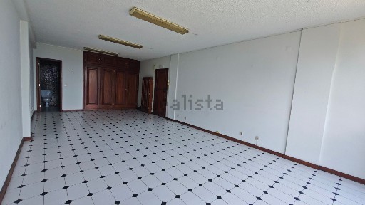 Arrendamento de escritório privado na Praça das Flores, 125