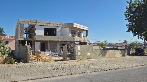 Moradia independente à venda na Brejoeira - Pinhal de Negreiros