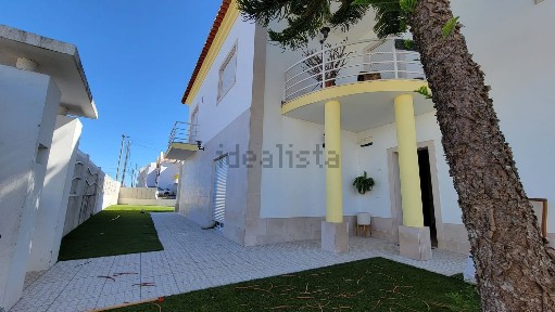 Santo António da Charneca, Rua Henrique Andrade Evans