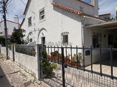 Moradia geminada à venda na Rua de Alcácer Ceguer