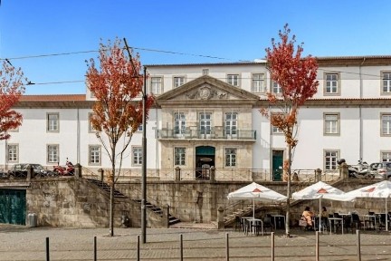 Arrendamento de escritório com espaços partilhados na Rua de Augusto Rosa, 79