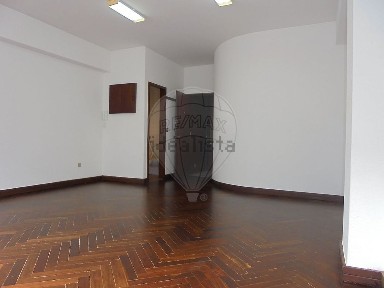 Arrendamento de escritório na Rua do Bolhão