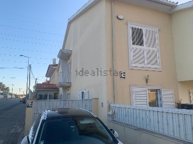 Moradia geminada à venda na Rua Serra de São Mamede