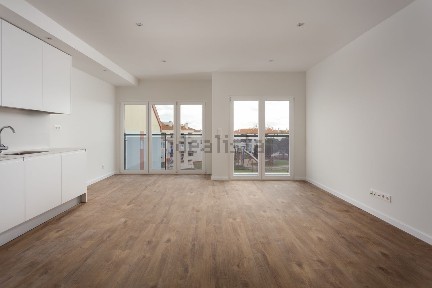 Duplex à venda na Rua Mártires do Tarrafal, 117