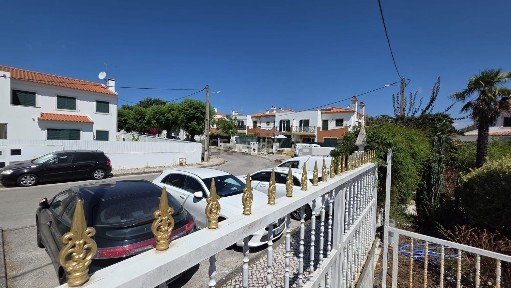 Moradia independente à venda na Rua Luís de Albuquerque, 5