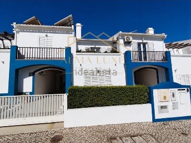 Moradia independente à venda em Santo António da Charneca