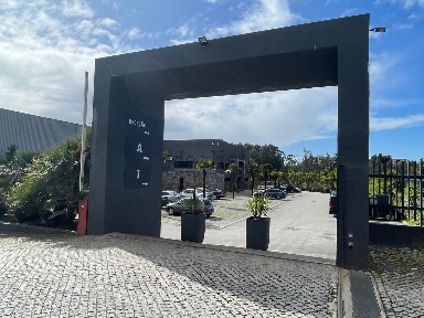 Arrendamento de escritório com espaços partilhados na Rua Alminhas Manariz, 95