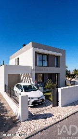 Moradia independente à venda na Lagoa de Albufeira