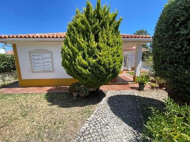 Moradia independente à venda na Cotovia - Quintinha - Venda Nova