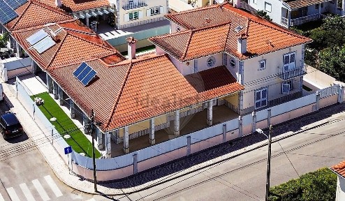 Moradia independente à venda na Rua António Soares
