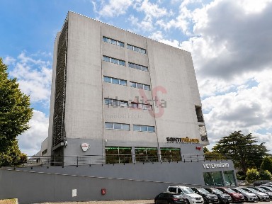 Arrendamento de escritório na Rua Professor Correia de Sá, 42