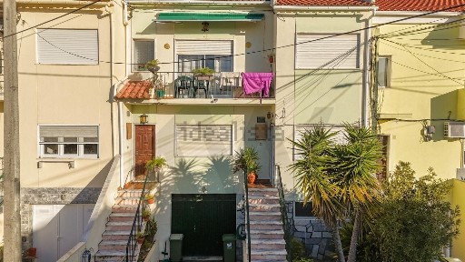 Andar de moradia à venda no Vale de Milhaços
