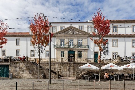 Arrendamento de escritório com espaços partilhados na Rua de Augusto Rosa, 79