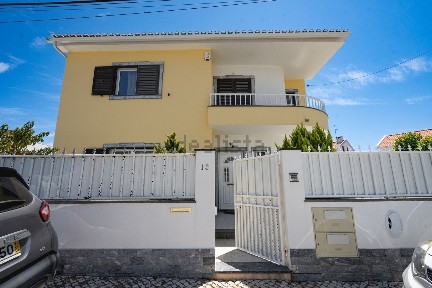 Moradia independente à venda na Rua das Acácias