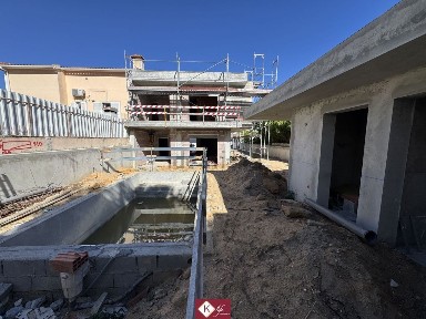 Moradia geminada à venda na Quintinhas