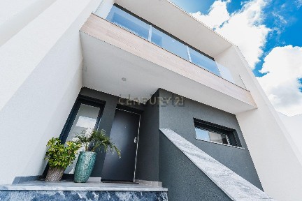 Moradia geminada à venda no Alto do Índio