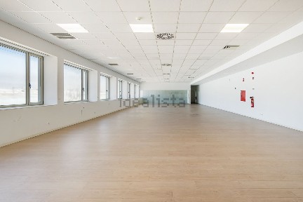 Arrendamento de escritório na Rua Engenheiro António Ricca Gonçalves, 310