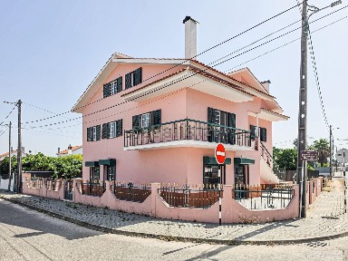 Moradia independente à venda na Avenida Pinhal do General, 638