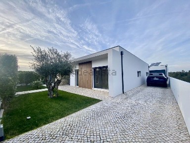 Moradia independente à venda na Rua Família Franco Paiva