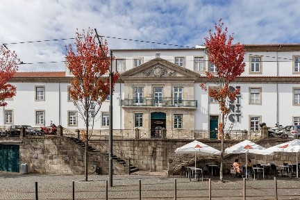 Arrendamento de mesa de trabalho na Rua de Augusto Rosa, 79