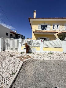 Moradia geminada à venda na Rua da Eira s/n