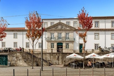 Arrendamento de escritório com espaços partilhados na Rua de Augusto Rosa, 79