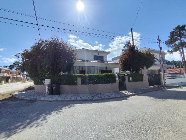 Casa ou moradia à venda na Avenida Sacadura Cabral