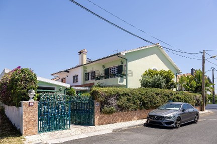 Moradia geminada à venda no Quinta do Garrido