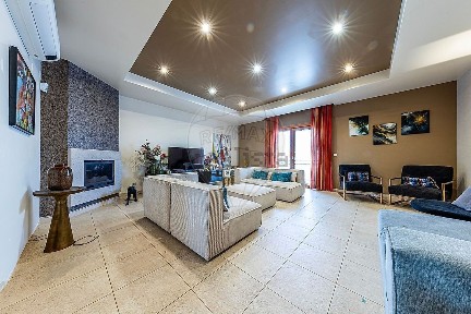 Duplex à venda na Rua Dona Maria Teresa de Noronha