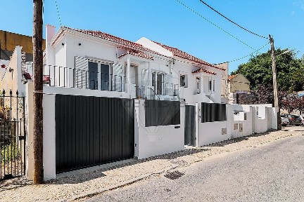 Moradia independente à venda na Rua Conde Ferreira