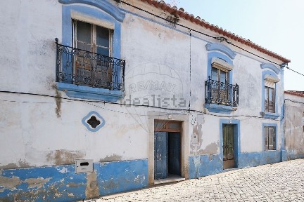 Moradia independente à venda na Rua de Beja