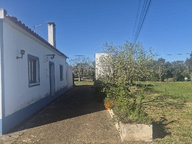 Moradia independente à venda na Estrada da Fonte Nova s/n