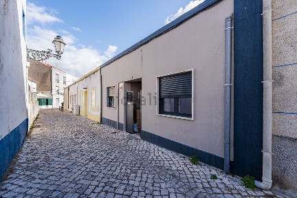 Moradia geminada à venda na Rua das Amoreiras
